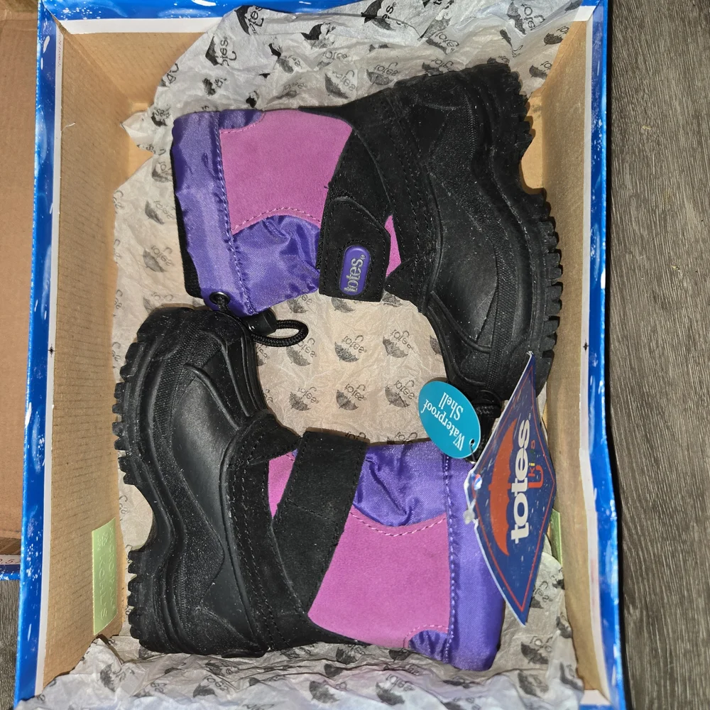 TOTES toddler girls size 5 PURPLE/magenta WINTER SNOW BOOTS black bottoms‎ New